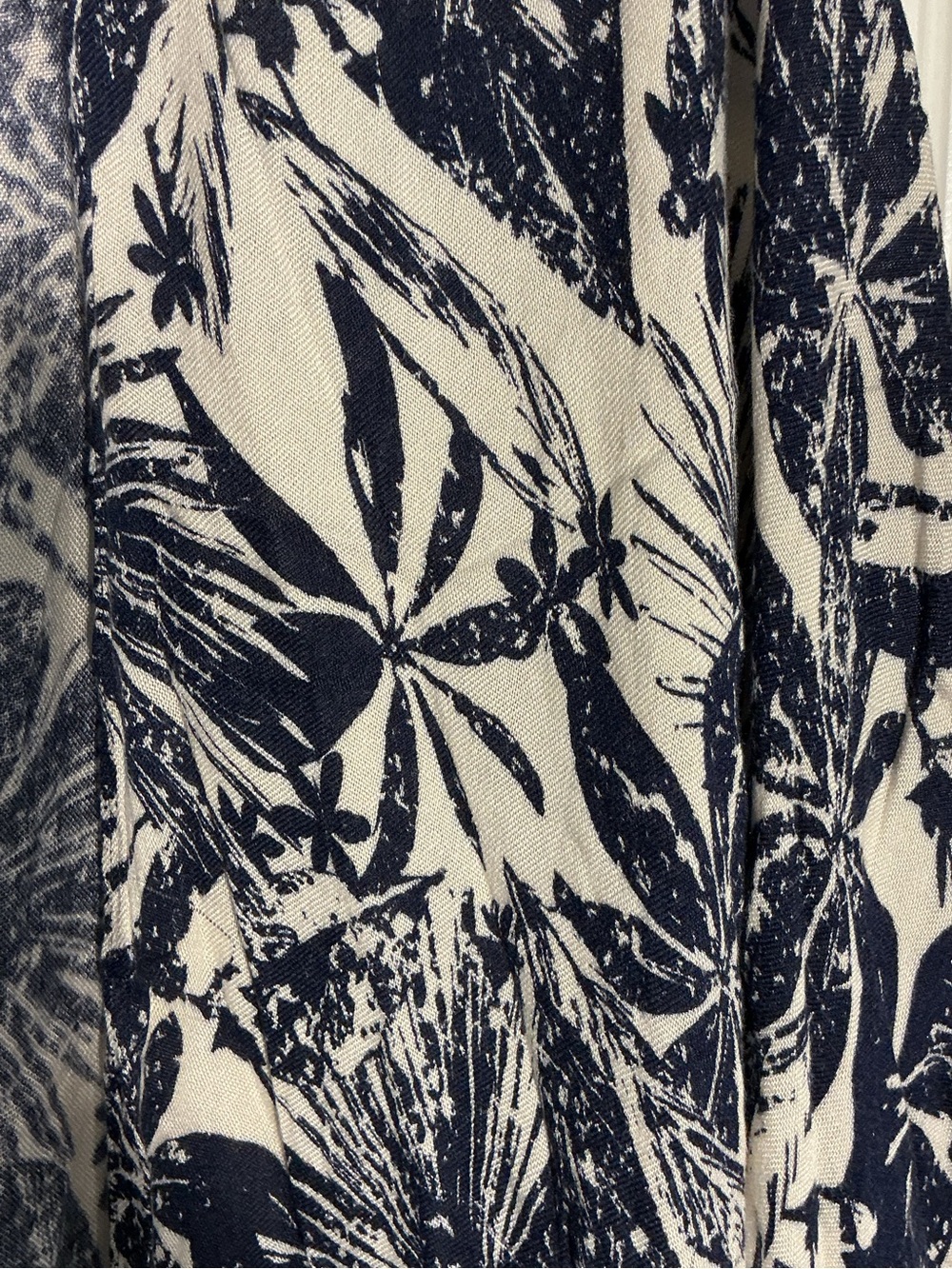 SAACHI Tropical Woodblock Short Duster Navy Ivory Rayon Kimono One Size - Picture 3 of 5